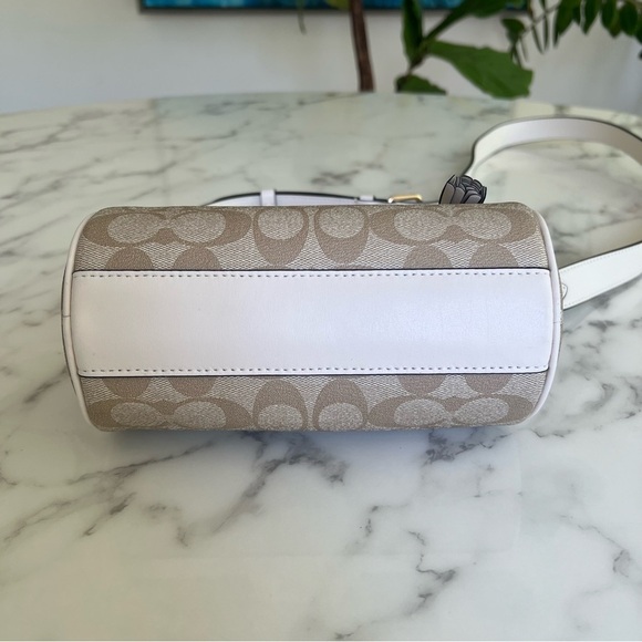 🤍🔹️COACH 🔹️Lacey Barrel Crossbody Signature Canvas Gold Light Khaki Chalk - Picture 7 of 12